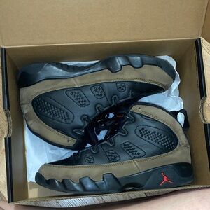 Jordan Men's Black and Tan Sneakers